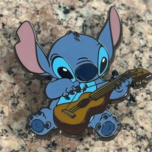 FiGPiN Mystery Mini Lilo & Stitch: Stitch Ukelele Pin
